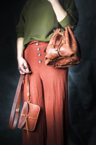 Leather bucket bag Maja with handle cognac color