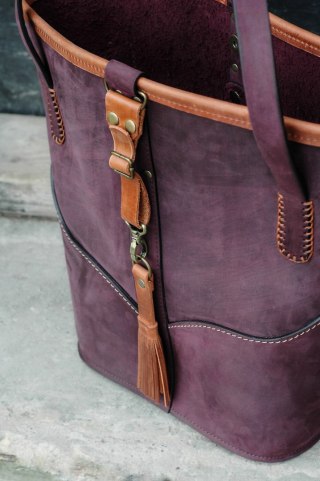 Torebka skórzana w stylu vintage od Ladybuq Art, Julia w kolorach Śliwkowym z akcentami w kolorze Rudym